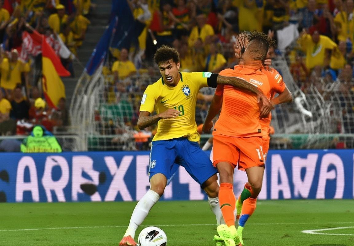 巴西荷兰巅峰对决：足球盛宴精彩回顾与深度解析